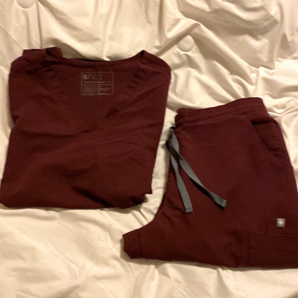 FIGS scrubs set